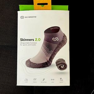 Skinners barefoot socks/shoes. Socks with outdoor sole!!!